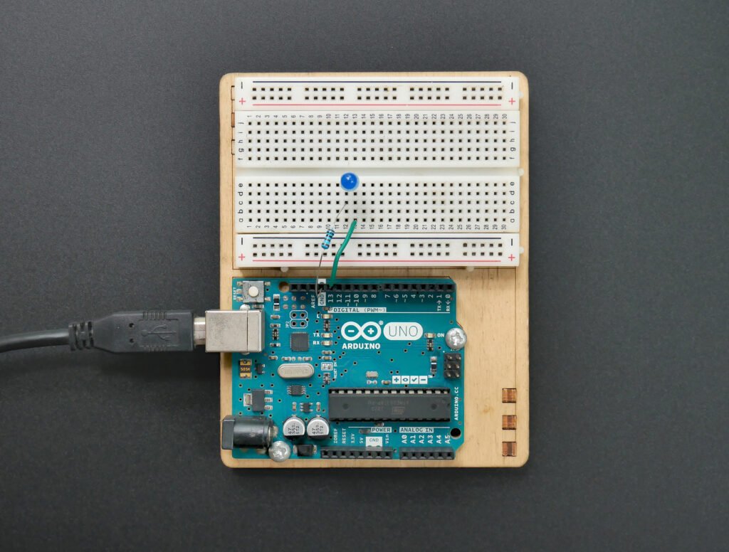 Arduino-Uno-R3-Connected-to-LED-on-Breadboard-CIRCUITSTATE-Electronics-01